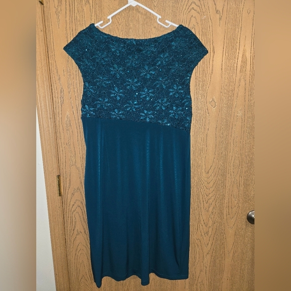Elegant Teal Lace Dress - Picture 7 of 7